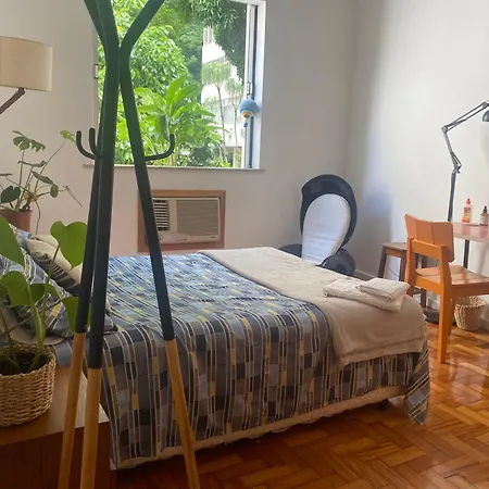 Quarto Simpatico Em Botafogo Prox Ao Metro